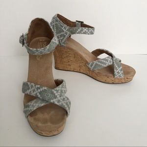 TOMS Women's Wedge Shoe